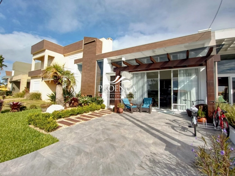 Casa térrea 4 suítes, Condomínio Las Palmas em Xangri-lá: 1ª foto da galeria de imagens do imóvel