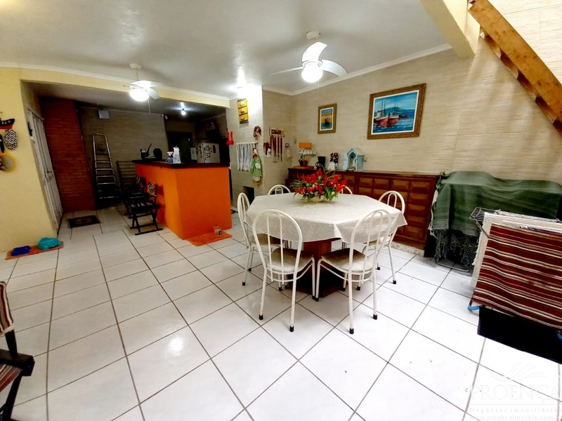 Duplex 4 dormitórios sendo 1 suíte, amplo pátio na frente: 15ª foto da galeria de imagens do imóvel