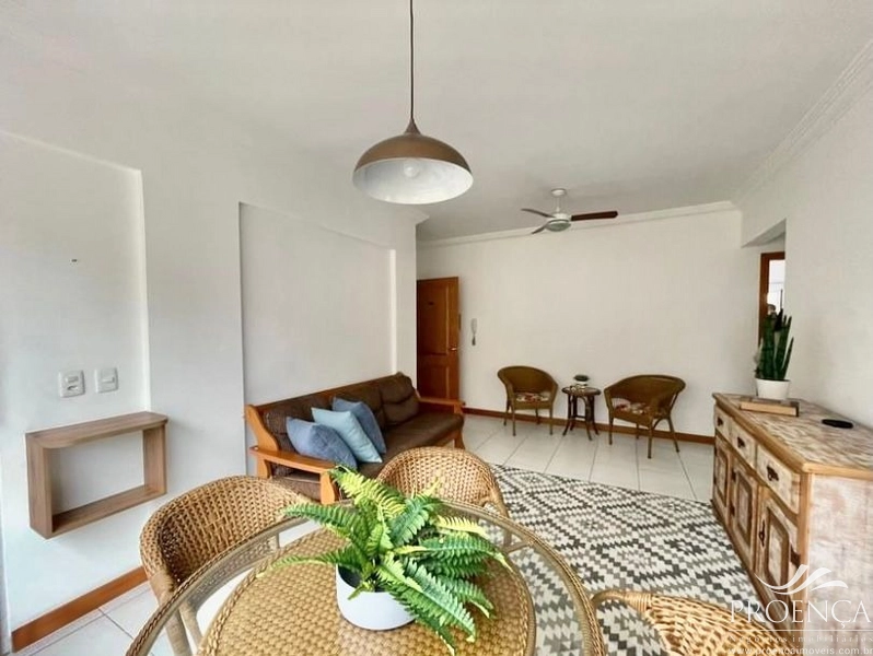 Apartamento 2 dormitórios ao lado da praça Flávio Boianovski: 1ª foto da galeria de imagens do imóvel