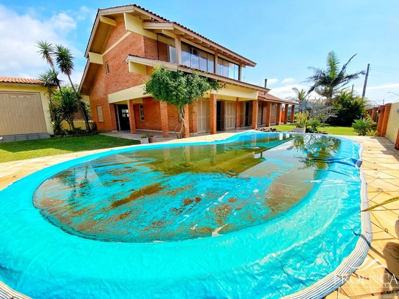 Sobrado com piscina a poucos passos do mar em Xangri-lá: 3ª foto da galeria de imagens do imóvel