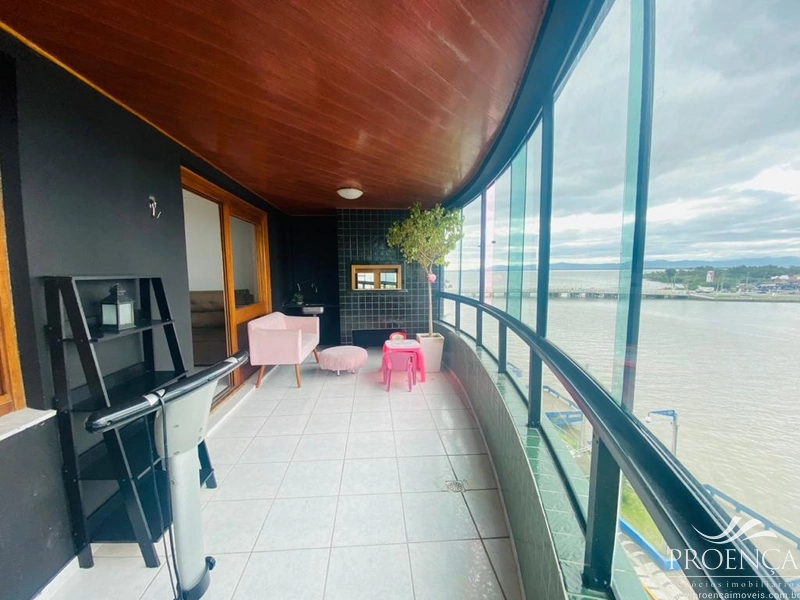 Apartamento de frente para o Rio.: 1ª foto da galeria de imagens do imóvel