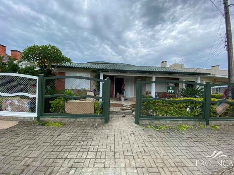 Casa fora de condomínio à venda no Centro de Xangri-Lá: 2ª foto da galeria de imagens do imóvel