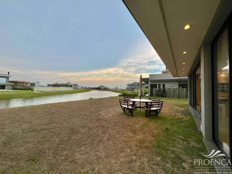 Sobrado 4 suítes Beira-Lago em Condomínio Beira-Mar em Capão da Canoa: 17ª foto da galeria de imagens do imóvel