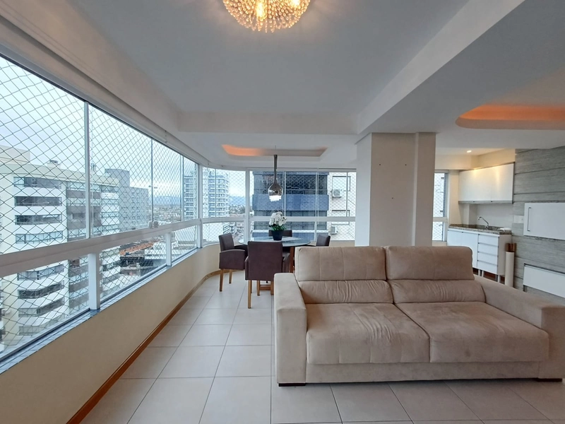 Apartamento 03 dormitórios em Avenida com vista para o mar!!