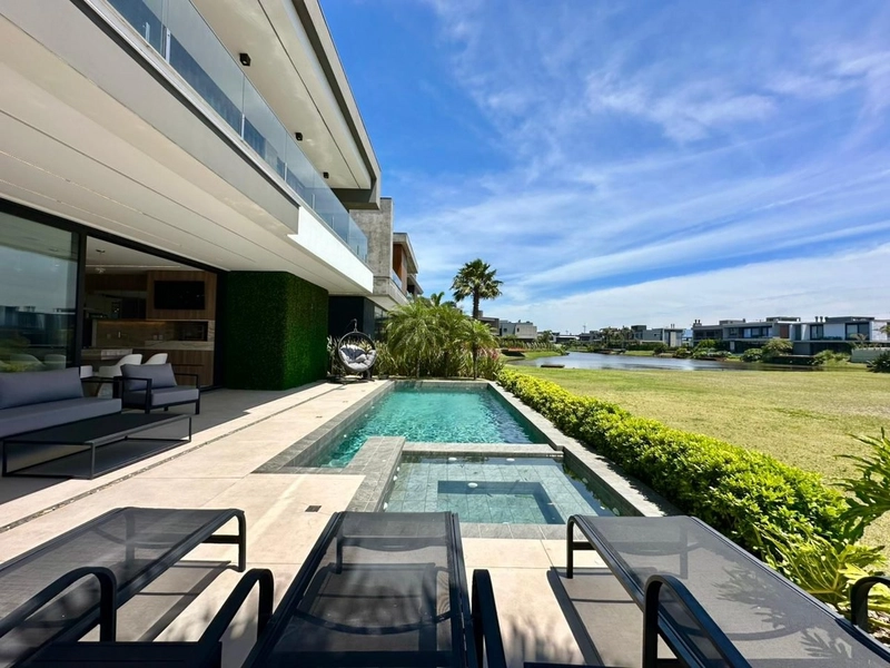 Sobrado com 5 suites, 494 m² de área privativa, Centro Xangri-lá/RS: 3ª foto da galeria de imagens do imóvel