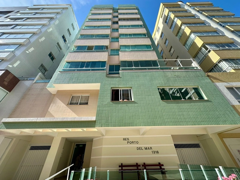 Amplo apartamento 2 dormitórios junto a Praça Flávio Boianovski.: 1ª foto da galeria de imagens do imóvel