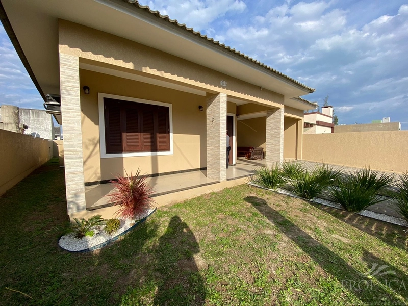 Casa em Atlatida Sul a uma quadra do mar.: 2ª foto da galeria de imagens do imóvel