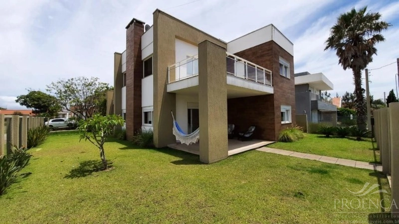 Casa e Sobrado em XANGRI-LÁ com 5 suítes e 300 m²: 2ª foto da galeria de imagens do imóvel