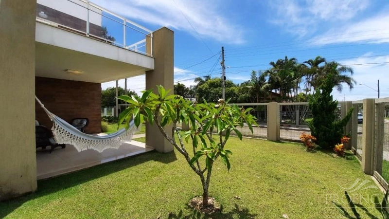 Casa e Sobrado em XANGRI-LÁ com 5 suítes e 300 m²: 5ª foto da galeria de imagens do imóvel