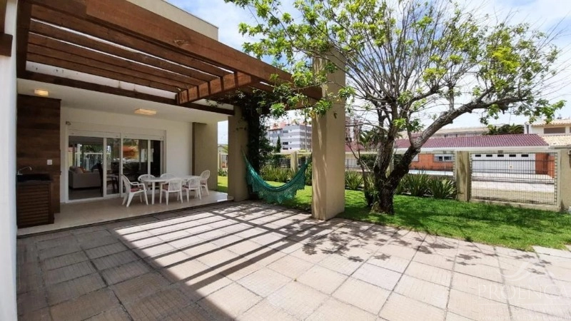 Casa e Sobrado em XANGRI-LÁ com 5 suítes e 300 m²: 32ª foto da galeria de imagens do imóvel