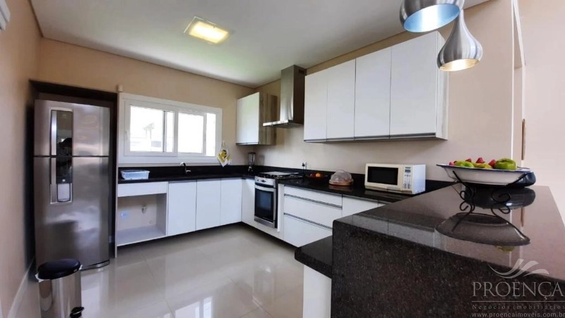 Casa e Sobrado em XANGRI-LÁ com 5 suítes e 300 m²: 17ª foto da galeria de imagens do imóvel