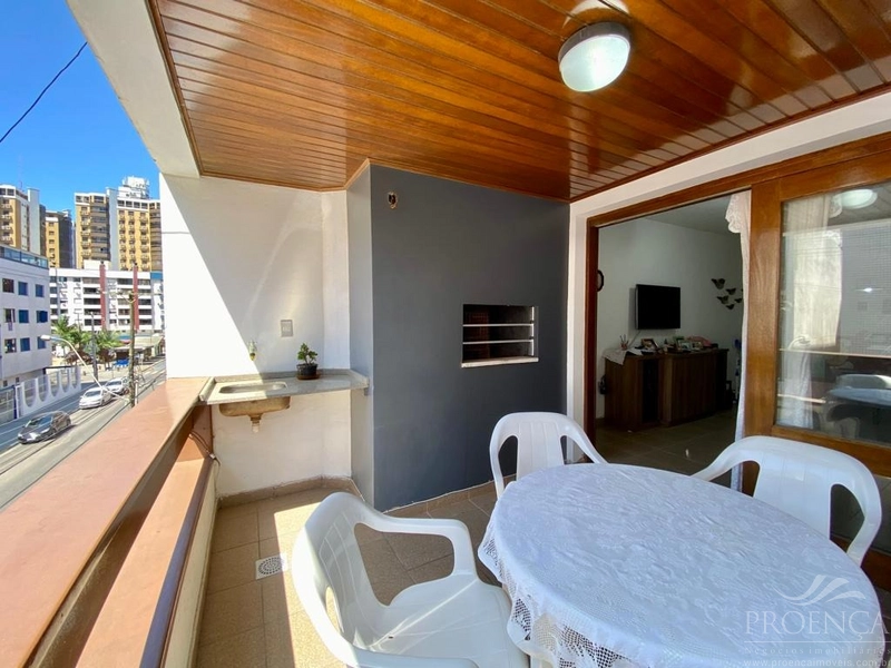 Apartamento 3 dormitórios +Dependência no Centro ao lado da Praça.