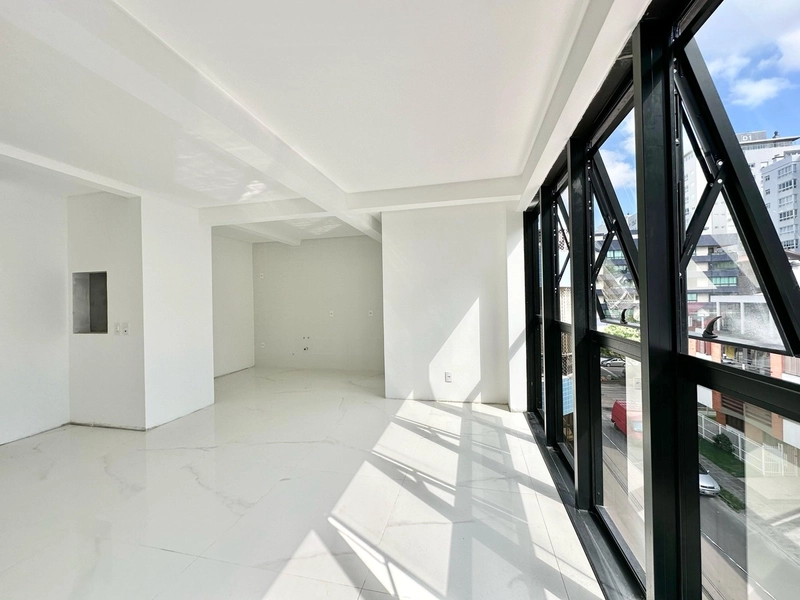 Apartamento de três dormitórios sendo um suíte. Centro/ Capão da canoa: 2ª foto da galeria de imagens do imóvel