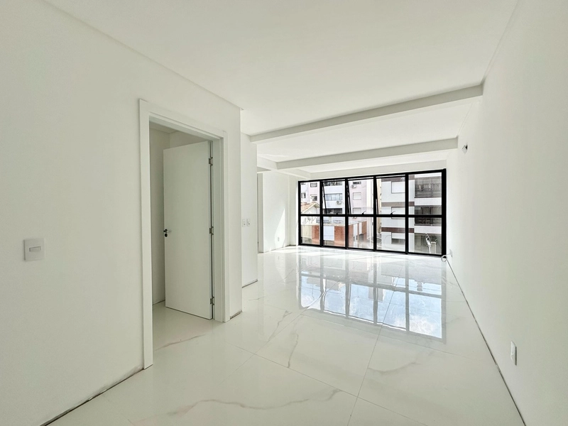 Apartamento de três dormitórios sendo um suíte. Centro/ Capão da canoa: 3ª foto da galeria de imagens do imóvel