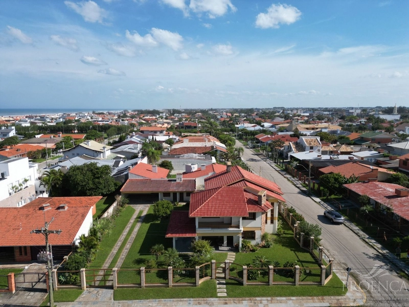 SOBRADO EM XANGRI-LÁ DE ESQUINA COM DOIS TERRENOS: 4ª foto da galeria de imagens do imóvel