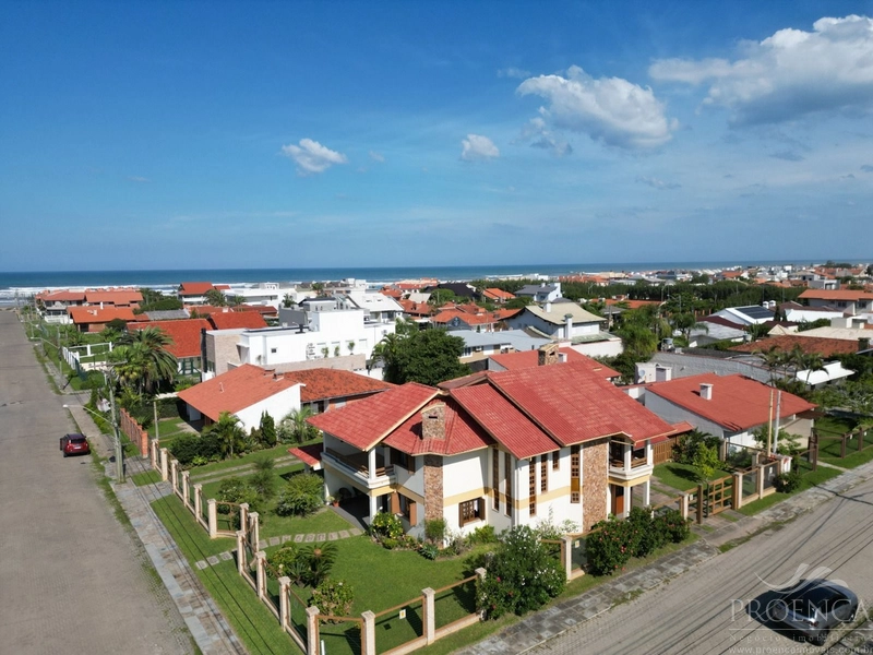 SOBRADO EM XANGRI-LÁ DE ESQUINA COM DOIS TERRENOS: 1ª foto da galeria de imagens do imóvel