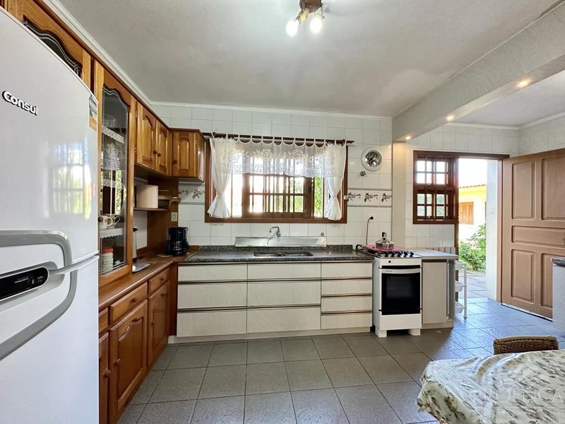SOBRADO EM XANGRI-LÁ DE ESQUINA COM DOIS TERRENOS: 12ª foto da galeria de imagens do imóvel