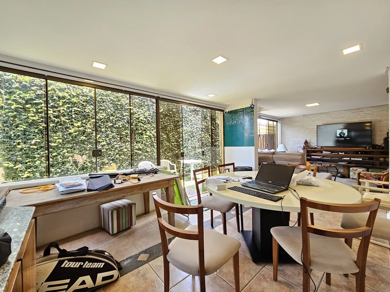 Sobrado em comdomínio á beira mar/Xangri-lá.