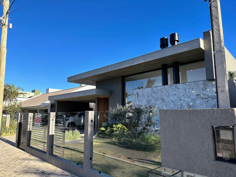 CASA EM ATLÂNTIDA COM 04 SUÍTES, ALTO PATRÃO.: 3ª foto da galeria de imagens do imóvel