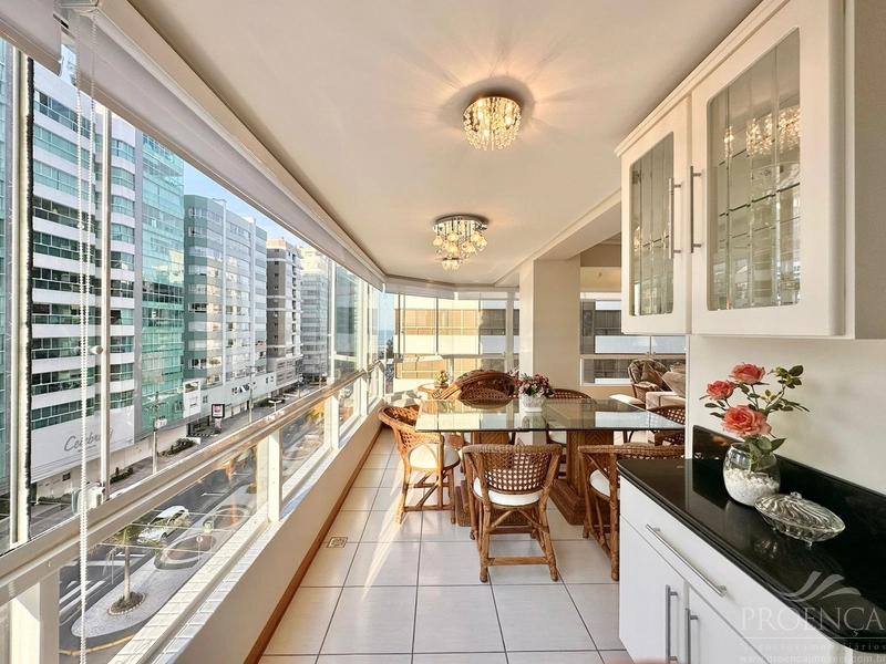 APARTAMENTO DE ESQUINA COM VISTA PARA O MAR!!!: 1ª foto da galeria de imagens do imóvel