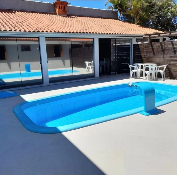 Casa 4 dormitórios com piscina no Centro de Xangri-lá: 2ª foto da galeria de imagens do imóvel