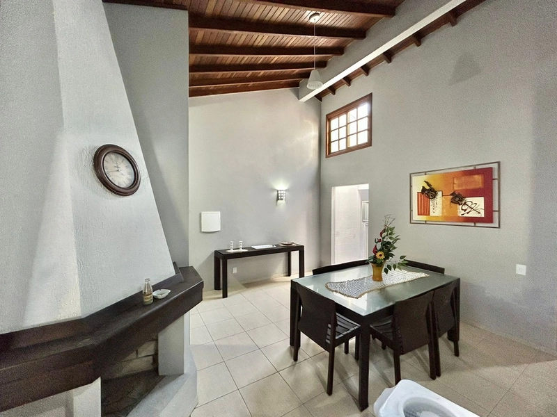 Casa 4 dormitórios com piscina no Centro de Xangri-lá: 5ª foto da galeria de imagens do imóvel
