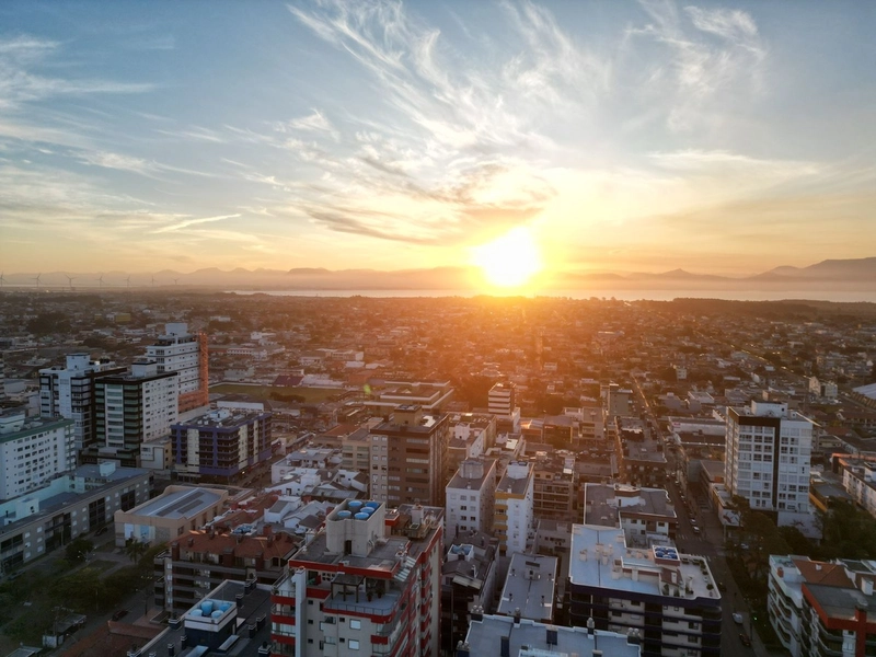 LOCALIZAÇÃO PRIVILEGIADA, NO CENTRO, JUNTO A PRAÇA DA IGREJA!!: 30ª foto da galeria de imagens do imóvel