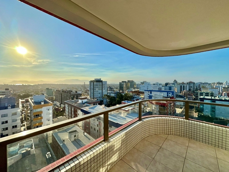 LOCALIZAÇÃO PRIVILEGIADA, NO CENTRO, JUNTO A PRAÇA DA IGREJA!!: 2ª foto da galeria de imagens do imóvel