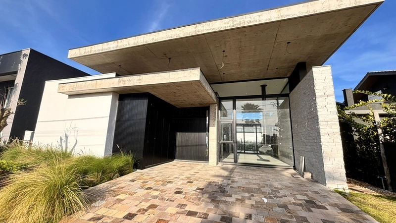 Casa térrea 04 suítes - Condomínio Dubai Resort - Capão da Canoa: 2ª foto da galeria de imagens do imóvel