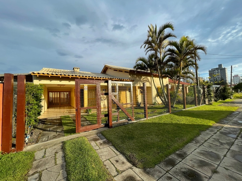 Casa com 03 dormitórios e anexo nos fundos, Zona Nova, Capão da Canoa: 3ª foto da galeria de imagens do imóvel