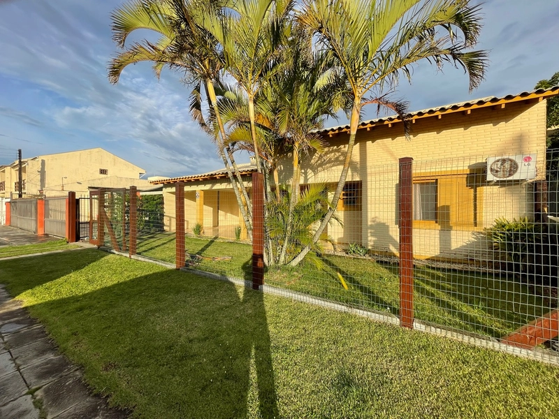 Casa com 03 dormitórios e anexo nos fundos, Zona Nova, Capão da Canoa: 2ª foto da galeria de imagens do imóvel