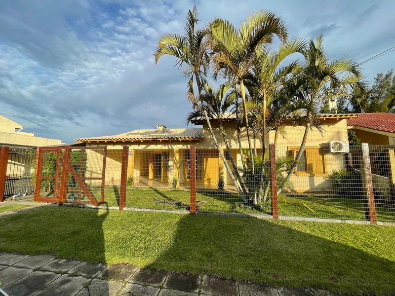 Casa com 03 dormitórios e anexo nos fundos, Zona Nova, Capão da Canoa: 1ª foto da galeria de imagens do imóvel