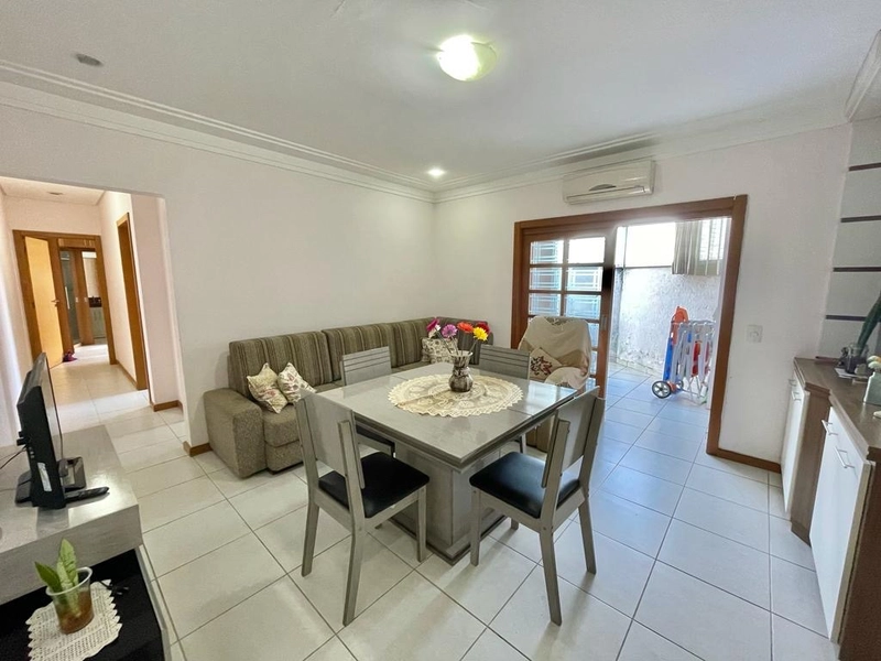 Apartamento com 02 dormitórios no centro de Capão da Canoa.: 1ª foto da galeria de imagens do imóvel