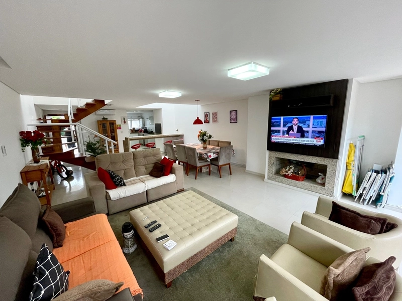 Casa em condomínio fechado a beira mar no centro de Atlântida: 3ª foto da galeria de imagens do imóvel