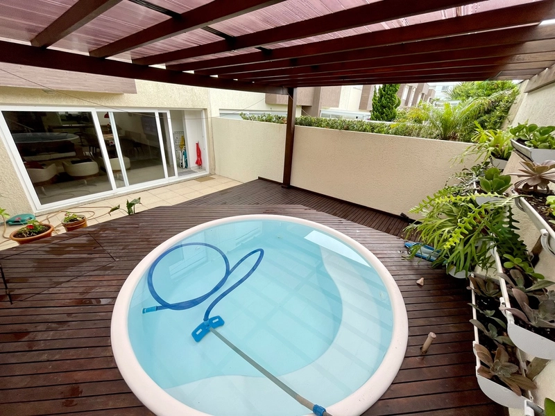 Casa em condomínio fechado a beira mar no centro de Atlântida: 1ª foto da galeria de imagens do imóvel