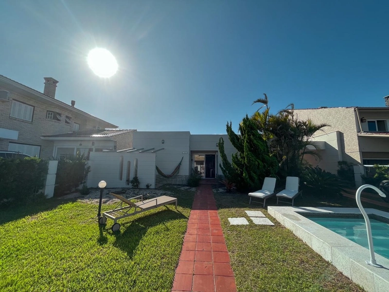 Casa com piscina na região do Caburé em Atlântida!: 3ª foto da galeria de imagens do imóvel