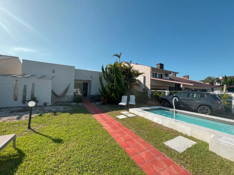 Casa com piscina na região do Caburé em Atlântida!: 1ª foto da galeria de imagens do imóvel