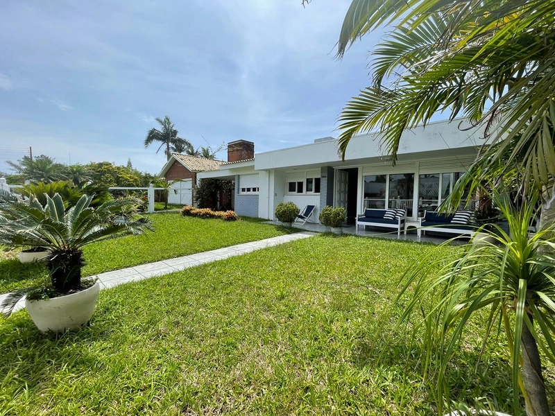 Casa 04 dormitórios com piscina em Atlântida/Xangri-lá!!: 3ª foto da galeria de imagens do imóvel