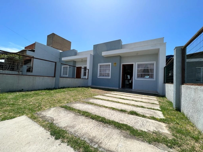 Casa 02 dormitórios com piscina aquecida.: 1ª foto da galeria de imagens do imóvel