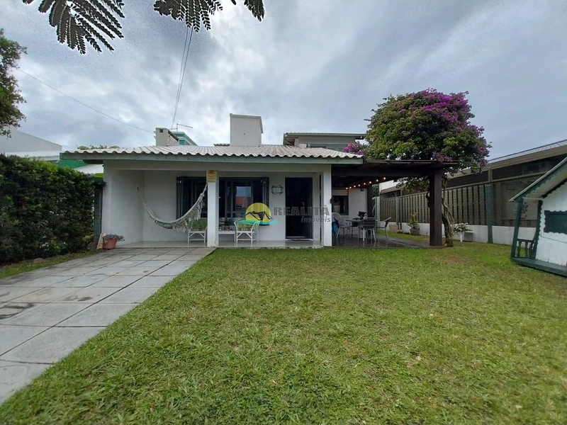 CASA A 100 METROS DO MAR!!: 10ª foto da galeria de imagens do imóvel