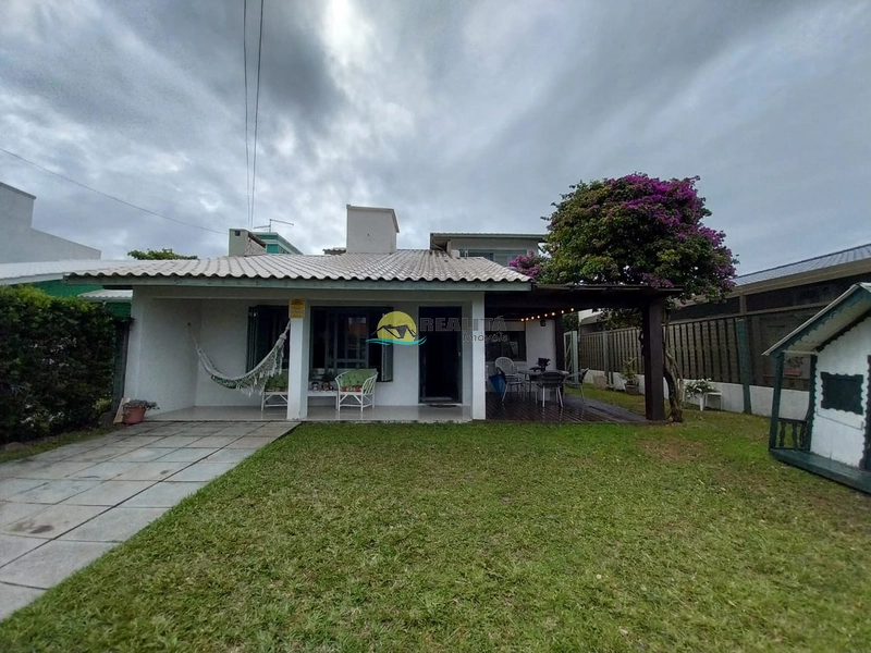 CASA A 100 METROS DO MAR!!: 1ª foto da galeria de imagens do imóvel
