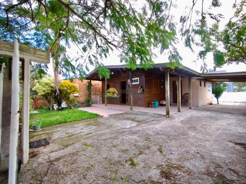 CASA AMPLA DE ESQUINA!!: 2ª foto da galeria de imagens do imóvel
