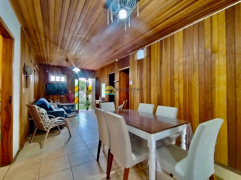 CASA AMPLA DE ESQUINA!!: 3ª foto da galeria de imagens do imóvel