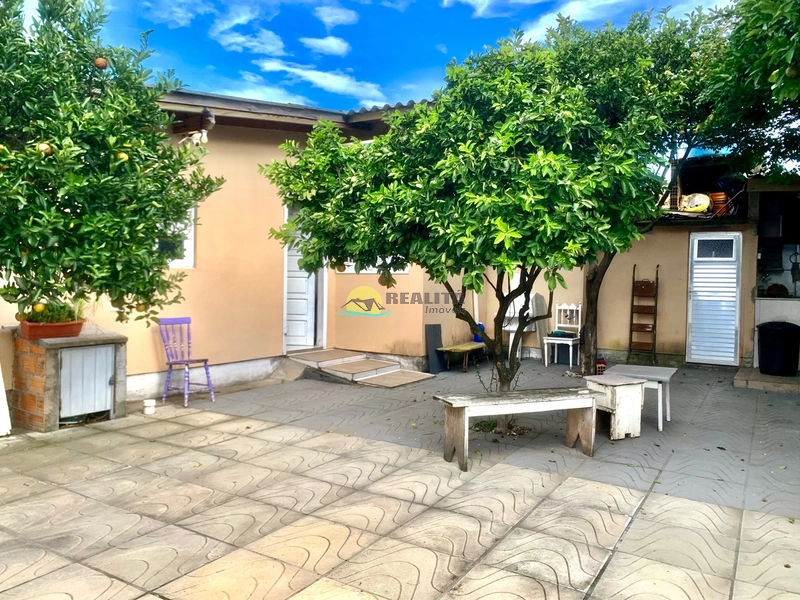 CASA AMPLA DE ESQUINA!!: 7ª foto da galeria de imagens do imóvel