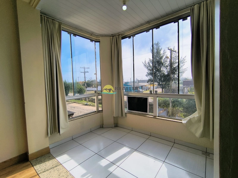 APARTAMENTO COM SACADA DE FRENTE À 250 METROS DO MAR!!: 3ª foto da galeria de imagens do imóvel