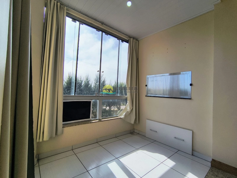 APARTAMENTO COM SACADA DE FRENTE À 250 METROS DO MAR!!: 4ª foto da galeria de imagens do imóvel