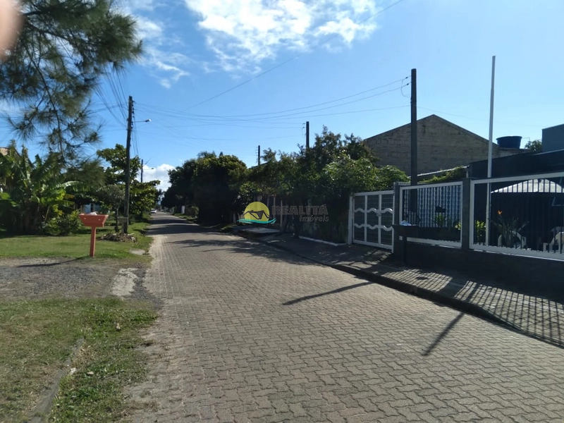 CASA A POUCOS METROS DO MAR NO BAIRRO ARCO ÍRIS!!: 3ª foto da galeria de imagens do imóvel