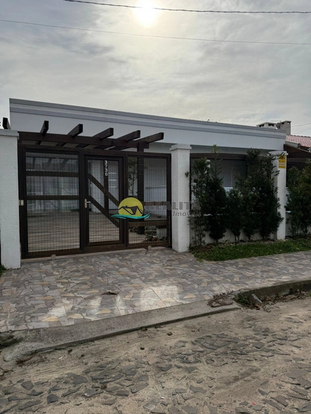 Casa de 3 dormitórios em localização nobre em capão novo.: 2ª foto da galeria de imagens do imóvel