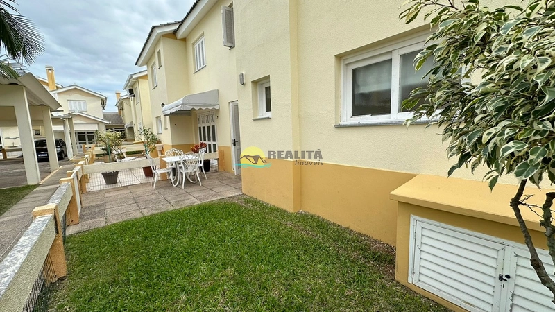 Sobrado de 3 dormitórios, beira mar!!