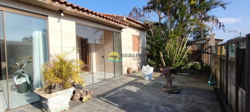 Excelente Casa Terrea situada no Posto 04!!